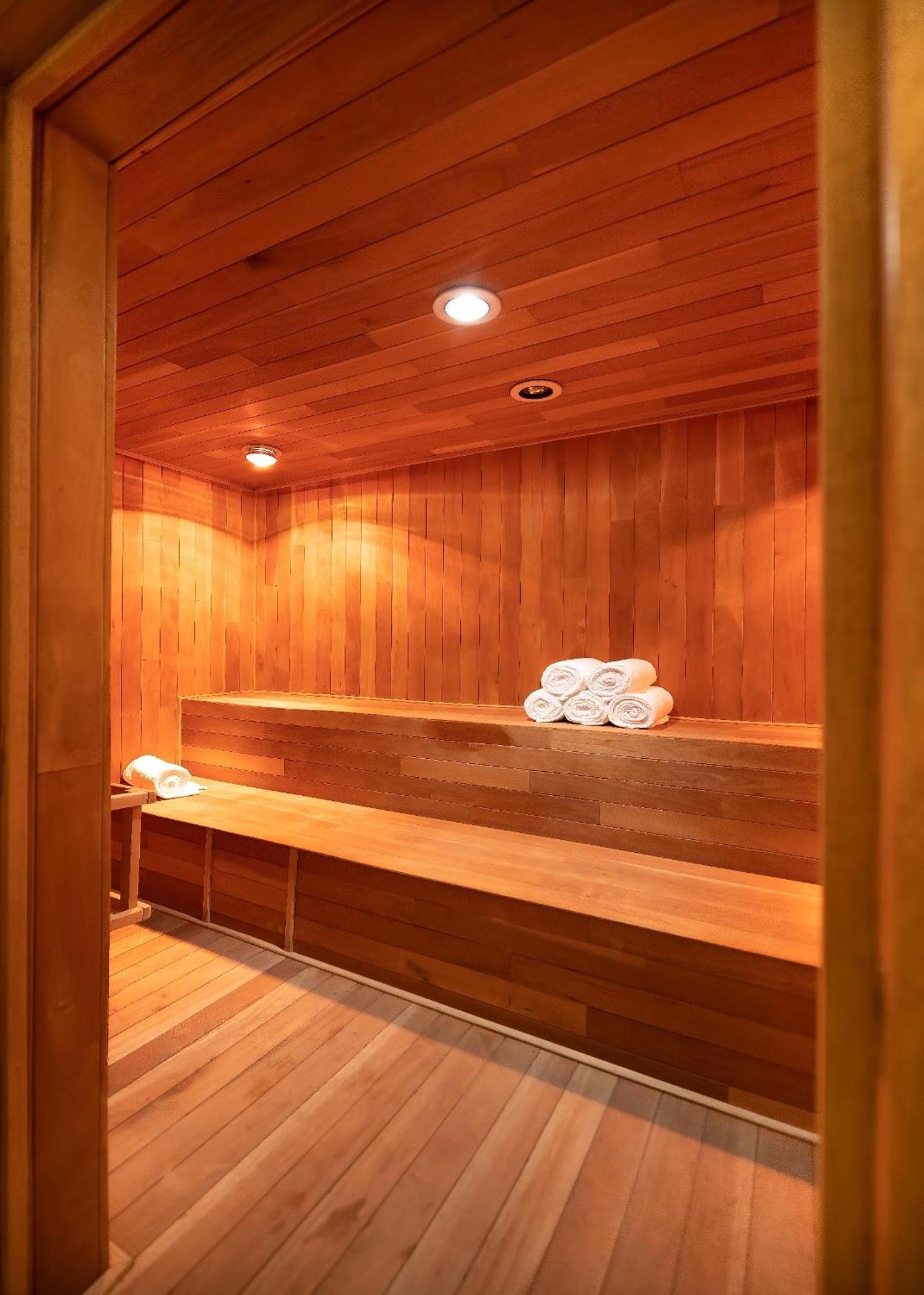 Metria Hotel León Eksteriør billede A modern Finnish sauna